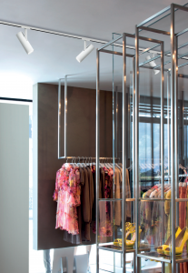 Proiettore LED ad alta efficienza da binario orientabile su due assi