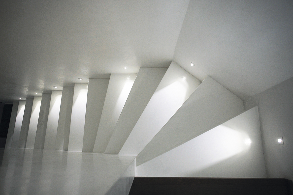REQ - SEGNAPASSO VERTICALE BIANCO LED 2,5W 20° IP20 3000K CRI90 - immagine 3