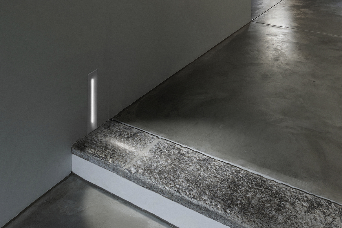 REQ - SEGNAPASSO VERTICALE BIANCO LED 2,5W 20° IP20 3000K CRI90 - immagine 4